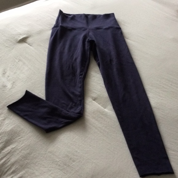 ⭐️2 for $30!⭐️ Aritzia TNA equator leggings - Picture 6 of 9